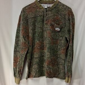 Rasco Men’s Green Camo Long Sleeve Henley with Chest Pocket